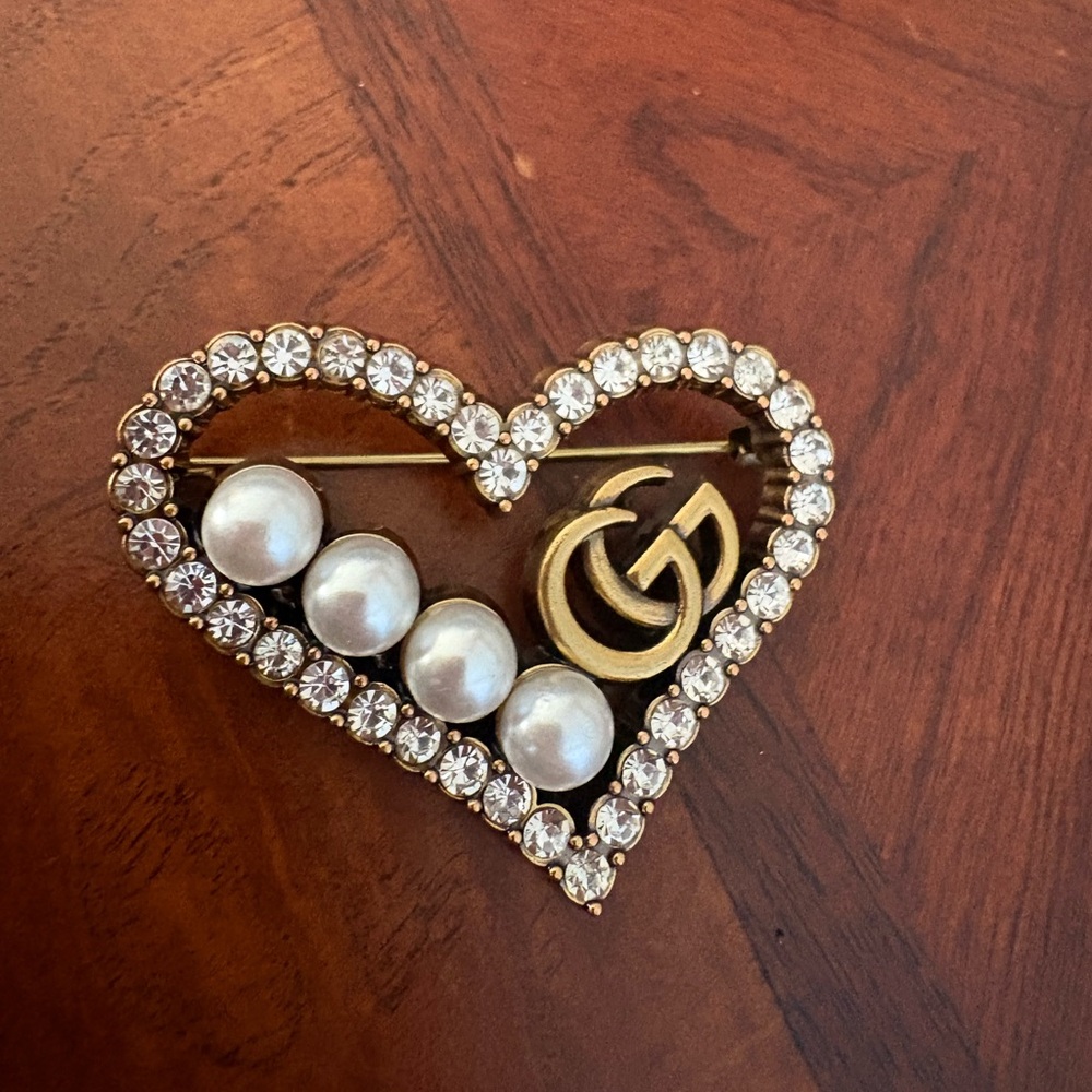 New Gucci Gold-Tone Heart Brooch with Pearls and Crystals